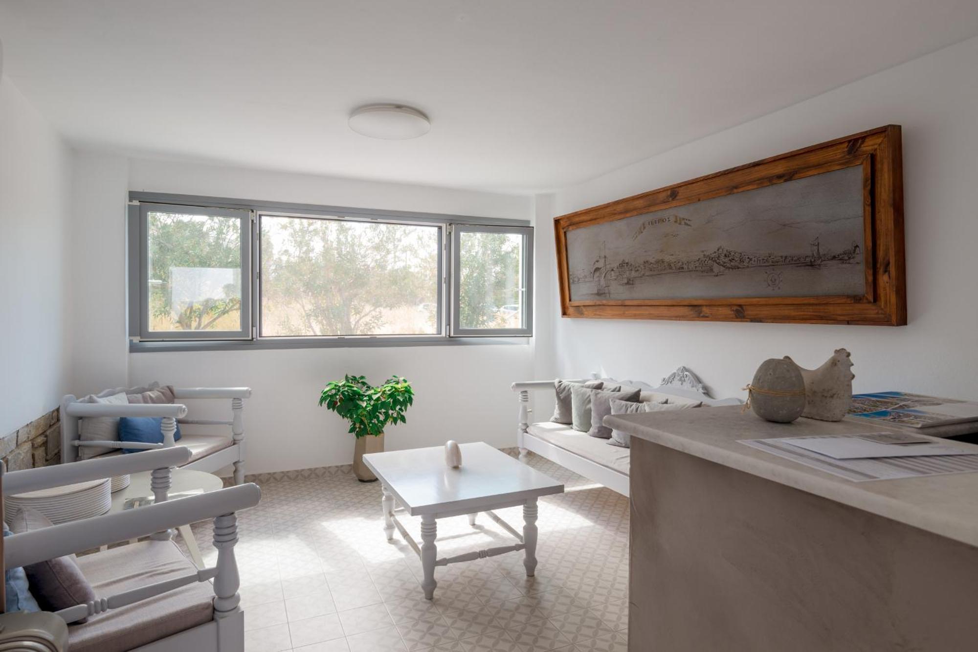 Nautilus Apartments-Suites Parikia  Bagian luar foto