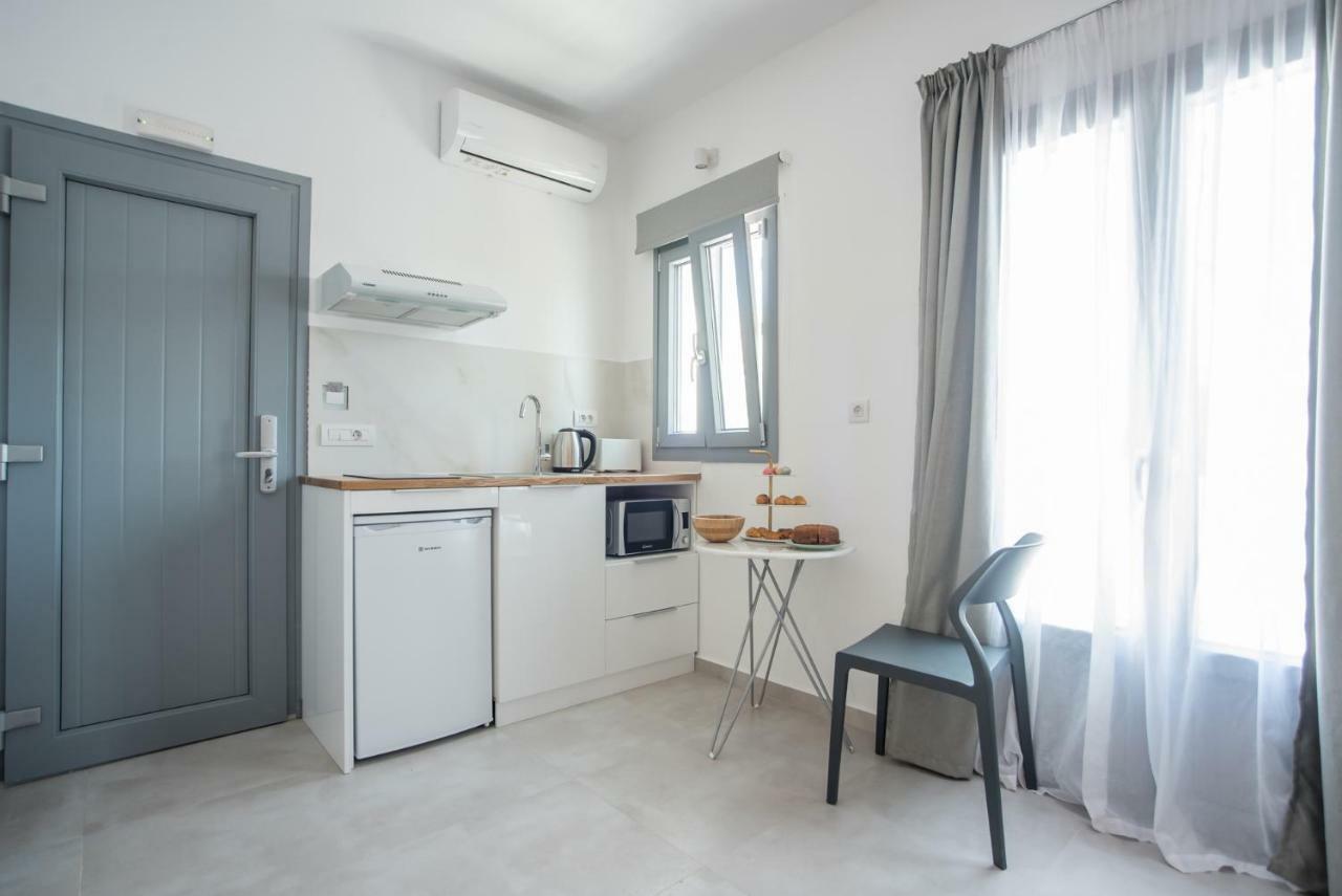Nautilus Apartments-Suites Parikia  Bagian luar foto