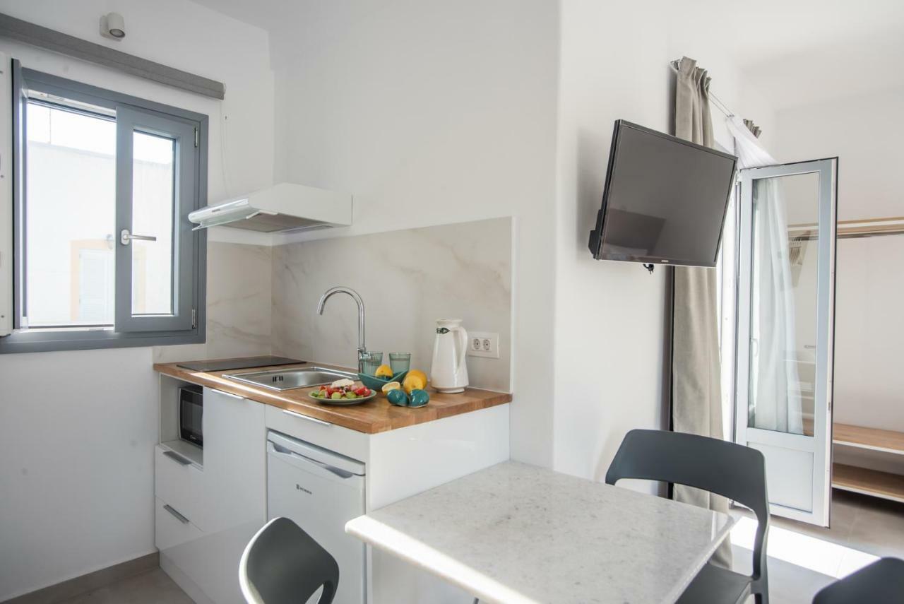 Nautilus Apartments-Suites Parikia  Bagian luar foto