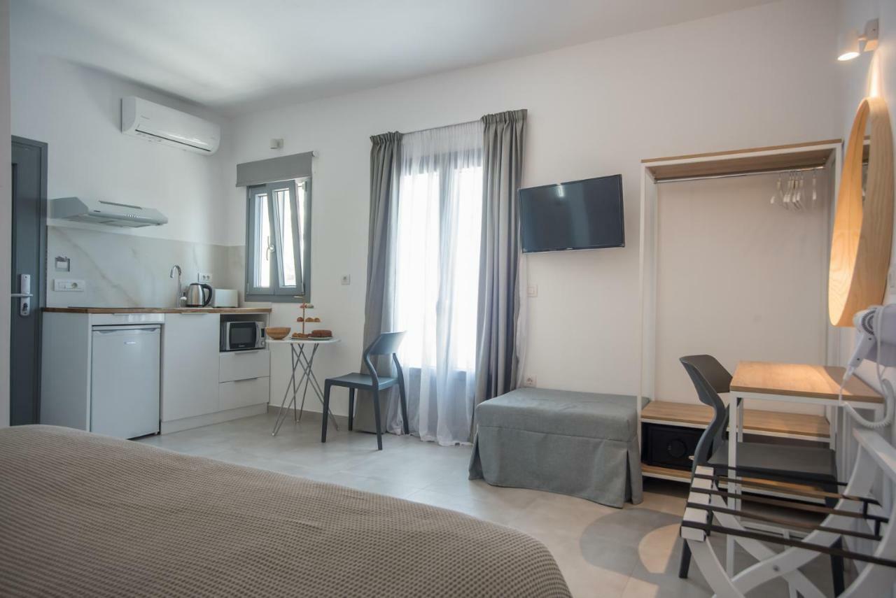 Nautilus Apartments-Suites Parikia  Bagian luar foto